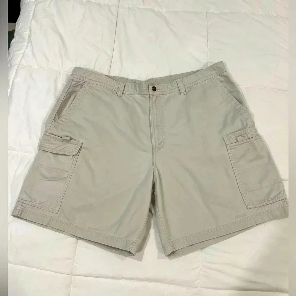 Stone colored Columbia shorts LIKE NEW condition. Size 40 with 7.5” inseam​